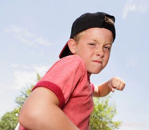 Агрессивный ребенок — что делать родителям?