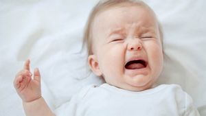 Болит живот у новорожденного - признаки, причины, что делать – как помочь малышу? причины болей в животе у новорождённого