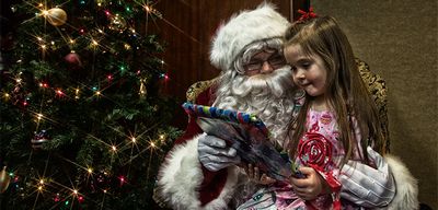 Детские стихи для новогодней елки в детском саду и школе: современные и поэтов классиков