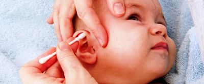 Как правильно чистить уши ребенку, чем и как часто?<!--more--> чистим ушки карапузу аккуратно, не нанося боли и вреда
