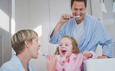 Как приучить ребенка чистить зубы – 12 отличных способов