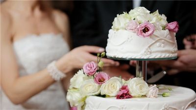 Обязательный атрибут свадебного банкета – торт