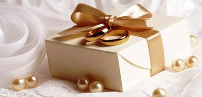 Отмечаем золотую свадьбу: что подарить на 50 лет брака