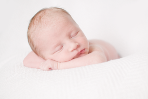 Смотрины новорожденного – приметы, правила для гостей и подарки